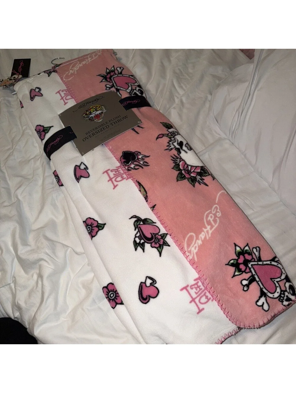Ed Hardy Reversible Plush Throw Blanket Pink hearts skull 60 x 70 in Polyester